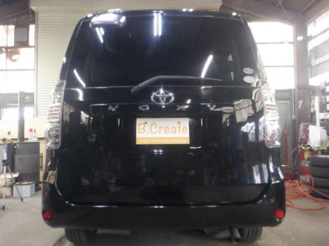 ヴォクシー2.0 X 4WD　ナビ・TV・バックカメラ・両側電動スライドドア・エンスタ・フリップダウンモニター・寒冷地仕様・ワイパーデアイサー・リアヒーター・フルフラットシート・3列シート・フォグランプ・オートエアコン・AUX 2000