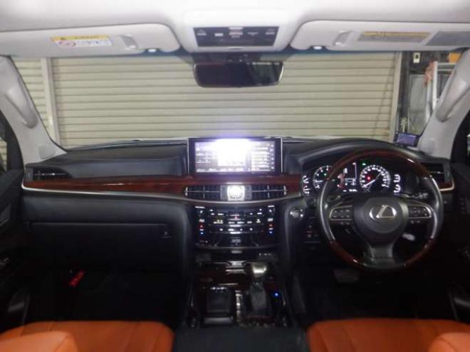 レクサスLX 570 4WD　本州仕入・ナビ・TV・B/T・全方位カメラ・サンルーフ・革シート・マクレビ・モデリスタエアロ・マフラー・リアエンタメ・LEDヘッドライト・パワーバックドア・HUD・BSM・クールボックス・シートヒーター・ 5700