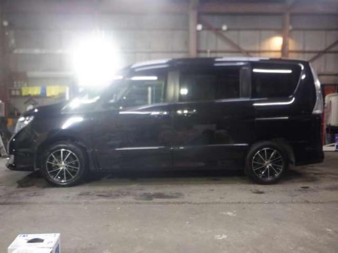 セレナ2.0 ハイウェイスター 4WD　ナビ・TV・Bカメラ・B/T・両側電動・LEDヘッドライト・フリップダウンモニター・後期型・インテリキー・プッシュスタート・クルコン・アイドリングストップ・純正エンスタ・フルフラットシート・ト・寒冷地仕様 2000