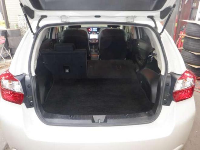 インプレッサスポーツ 1.6 i-L 4WD　ナビ・TV・B/T・Bカメラ・アイドリングストップ・スマートキー・プッシュスタート・HID・ヘッドライトウォッシャー・ETC・フォグランプ・オートエアコン・ドアバイザー・DVD再生 1600