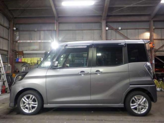 デイズルークスハイウェイスターX 4WD　本州仕入・後期型・ナビ・TV・B/T・アラウンドビューモニター・パワスラ・LEDヘッドライト・アイドリングストップ・衝突軽減・オートマチックハイビーム・ETC・シートヒーター・リア席サンシェード・インテリキー 660