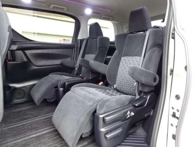アルファード2.5 S 4WD　本州車　保証1年/走行距離無制限　4WD　両側パワースライドドア　社外9型ナビ　地デジ　バックカメラ　Bluetooth接続　LEDヘッドライト　ビルトインETC　純正18インチアルミ 2500
