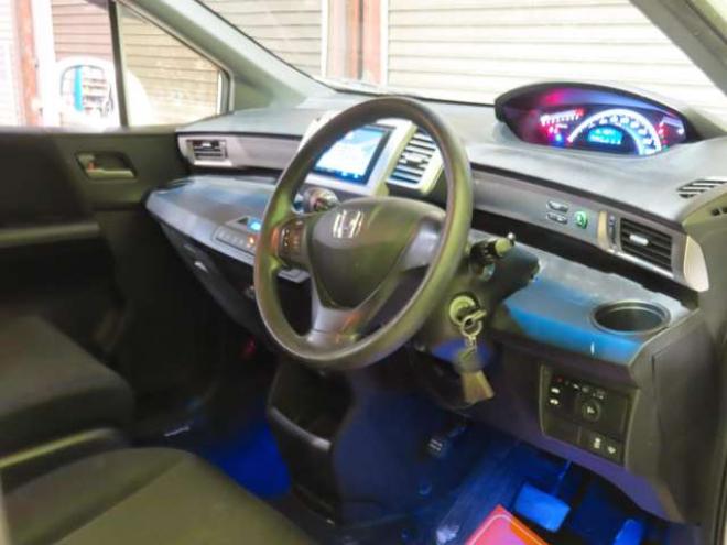 フリードスパイク1.5 G ジャストセレクション 4WD　防錆塗装4WDTVナビETC 1500