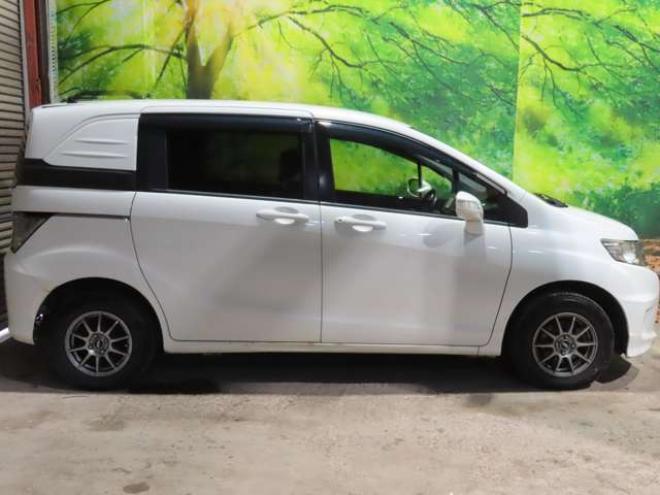 フリードスパイク1.5 G ジャストセレクション 4WD　防錆塗装4WDTVナビETC 1500