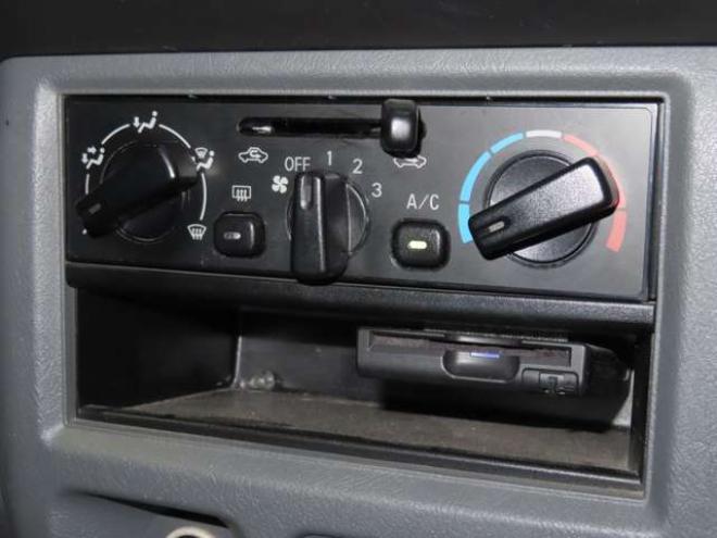 NV100クリッパーGXターボ ハイルーフ 4WD　防錆塗装4WDキーレスTVナビ 660