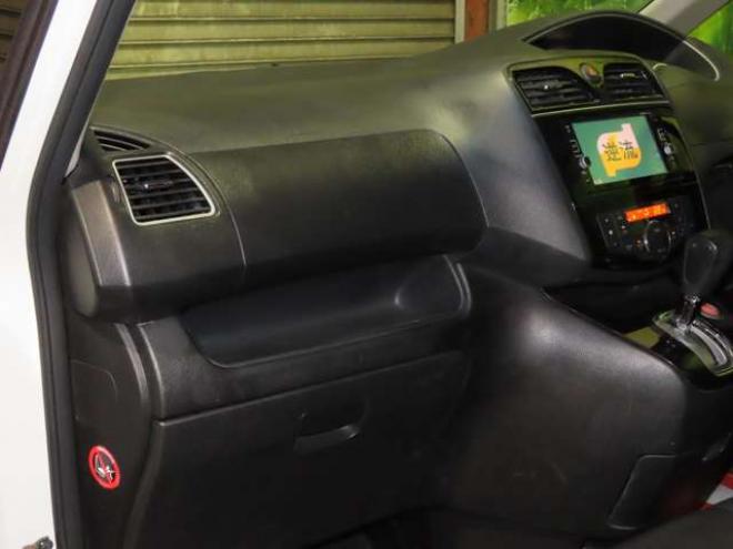 セレナ2.0 ハイウェイスター 4WD　防錆塗装4WDTVナビBカメ後席モニタドラレコ積込タイヤ 2000