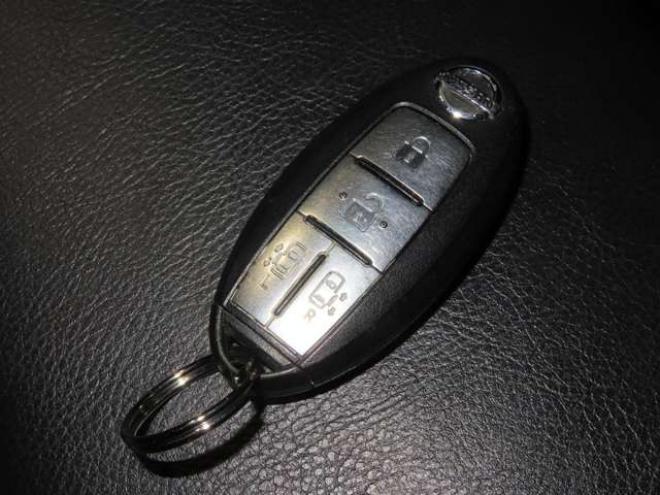 セレナ2.0 ハイウェイスター 4WD　防錆塗装4WDTVナビBカメ後席モニタドラレコ積込タイヤ 2000
