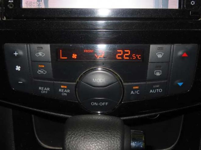 セレナ2.0 ハイウェイスター 4WD　防錆塗装4WDTVナビBカメ後席モニタドラレコ積込タイヤ 2000