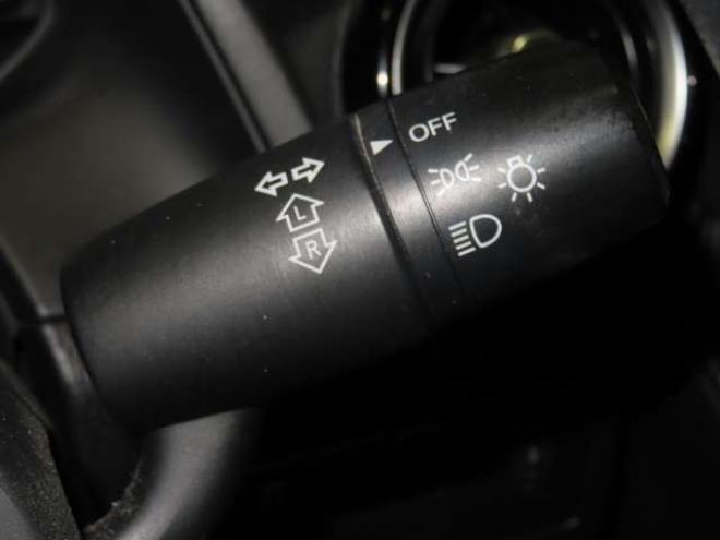 デミオ1.3 13S 4WD　ユーザー買取車防錆塗装4WDナビBカメETC 1300