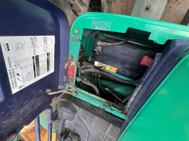 バックホーKOMATSU AVANCE PC３０R-８