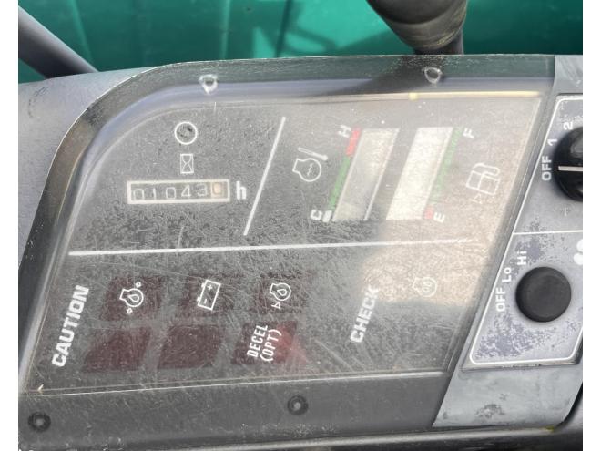 バックホーKOMATSU AVANCE PC３０R-８