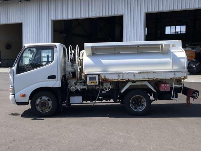 デュトロタンクローリー　SKG-XZU675M 極東開発工業　 4WD 4000