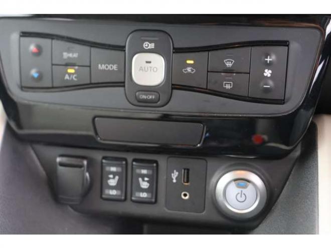 リーフX Vセレクション　検R8/11　プロパイロット　TV　ステアリングヒーター 2WD 不明