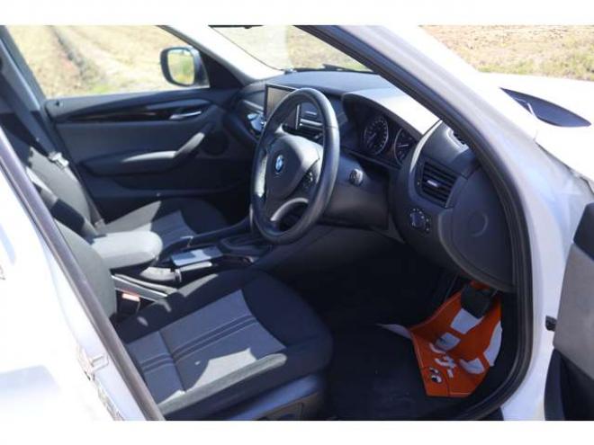 BMWX1 xドライブ 25i 4WD　検二年　シートヒーター　バックモニター 正規輸入車 3000