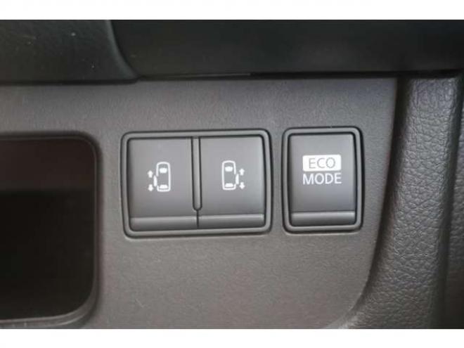 セレナ2.0 ハイウェイスター Vセレクション 4WD　検二年　バックカメラ　自社　ローンカノウ 2000