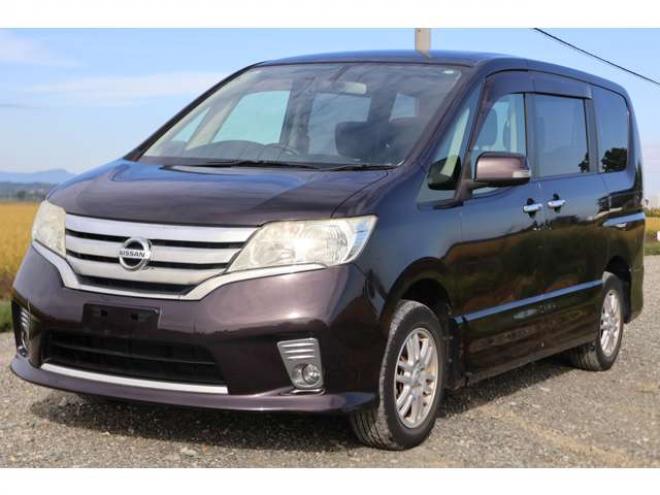 セレナ2.0 ハイウェイスター Vセレクション 4WD　検二年　バックカメラ　自社　ローンカノウ 2000