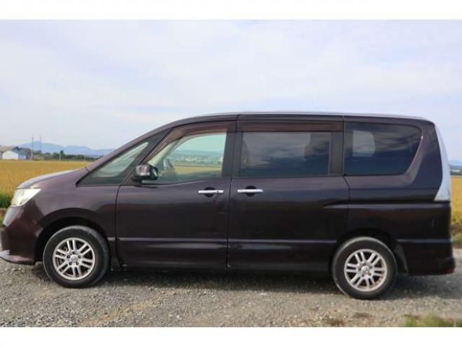 セレナ2.0 ハイウェイスター Vセレクション 4WD　検二年　バックカメラ　自社　ローンカノウ 2000