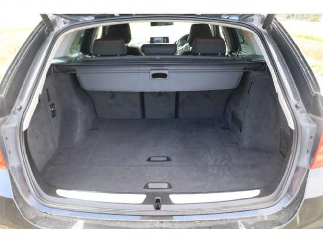 BMW3シリーズツーリング 320i xドライブ 4WD　検二年　バックモニター　パドルシフト　ETC　パワーバックドア 正規輸入車 2000