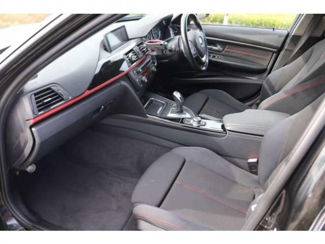 BMW3シリーズツーリング 320i xドライブ 4WD　検二年　バックモニター　パドルシフト　ETC　パワーバックドア 正規輸入車 2000