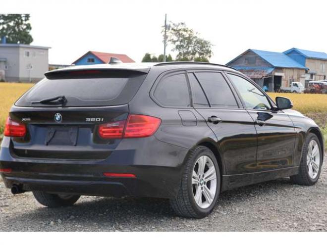 BMW3シリーズツーリング 320i xドライブ 4WD　検二年　バックモニター　パドルシフト　ETC　パワーバックドア 正規輸入車 2000