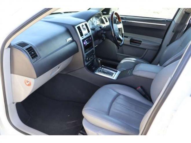 クライスラー300C 3.5　検R9/10　Bluetooth　シートヒーター　レザーシート　ETC 正規輸入車 2WD 3500