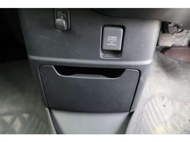N-BOXカスタム 660 G L ホンダセンシング 4WD　検二年　バックカメラ　両席シートヒーター　TV　ETC 660