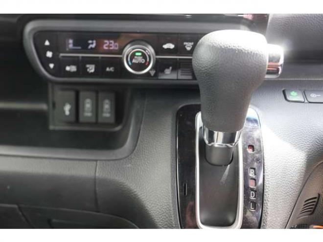 N-BOXカスタム 660 G L ホンダセンシング 4WD　検二年　バックカメラ　両席シートヒーター　TV　ETC 660