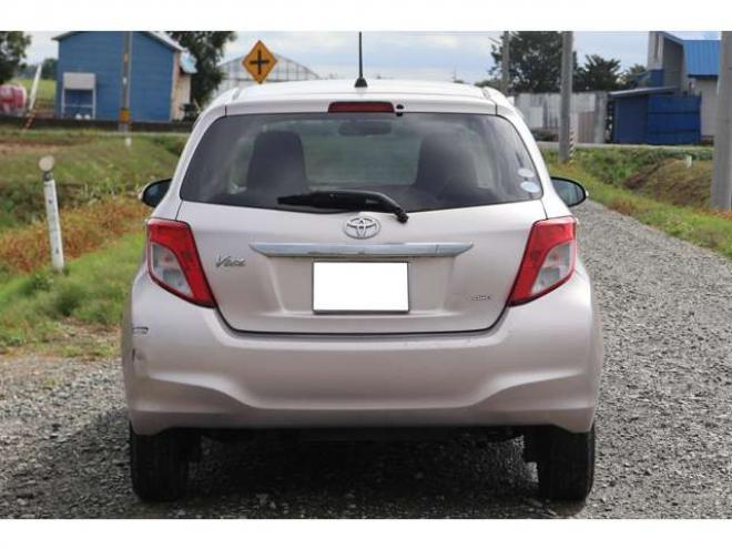 ヴィッツ1.3 F 4WD　検R9/3　自社　ローンカノウ 1300