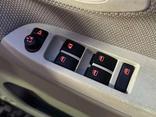 ムーヴL 4WD　ナビ　TV　12ヵ月点検済　下廻り防錆塗装済 660