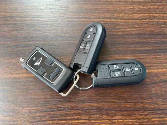 タントカスタム RS トップエディション SAII 4WD　後期型/1年保証/Bluetooth/ナビ・フルセグTV/バックカメラ/エンジンスターター/純正15インチアルミホイール/アルミホイール付き冬タイヤ付き/ハーフレザーシート/LEDフォグライト/車検整備2年付/法定整備/修復歴無し 660