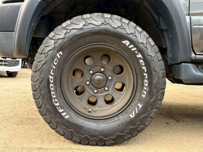 ハイラックスサーフ2.7 SSR-X Vセレクション 4WD　社外ナビ　バックカメラ　社外アルミホイール　エアコン　リフトアップ　パワステ　パワーウィンドウ　キーレスエントリー　ETC　ABS　ルーフレール 2700