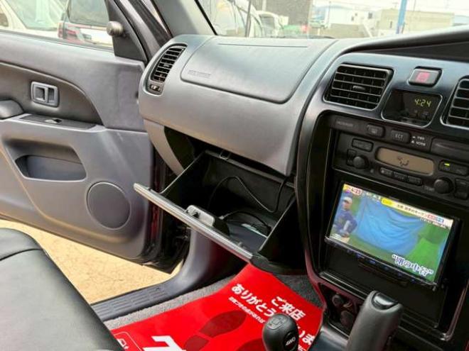 ハイラックスサーフ2.7 SSR-X Vセレクション 4WD　社外ナビ　バックカメラ　社外アルミホイール　エアコン　リフトアップ　パワステ　パワーウィンドウ　キーレスエントリー　ETC　ABS　ルーフレール 2700
