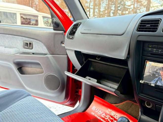 ハイラックスサーフ2.7 SSR-X 4WD　リフトアップ　全塗装済レッド　社外ナビ　ETC　パワステ　パワーウィンドウ　ABS　キーレスエントリー　ルーフレール　サンルーフ 2700