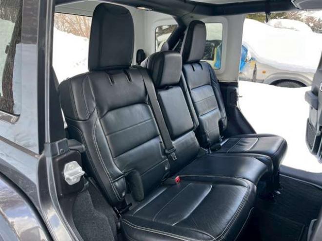 ラングラーアンリミテッド サハラ 3.6L 4WD　グラナイトグレー　エアコン　クルコン　パワステ　パワーウィンドウ　フロントカメラ　バックカメラ　キーレスエントリー　アルミホイール　ABS　横滑り防止装置　盗難防止装置　フルセグTV 正規輸入車 3600