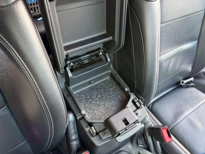 ラングラーアンリミテッド サハラ 3.6L 4WD　グラナイトグレー　エアコン　クルコン　パワステ　パワーウィンドウ　フロントカメラ　バックカメラ　キーレスエントリー　アルミホイール　ABS　横滑り防止装置　盗難防止装置　フルセグTV 正規輸入車 3600