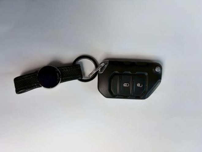 ラングラーアンリミテッド サハラ 3.6L 4WD　グラナイトグレー　エアコン　クルコン　パワステ　パワーウィンドウ　フロントカメラ　バックカメラ　キーレスエントリー　アルミホイール　ABS　横滑り防止装置　盗難防止装置　フルセグTV 正規輸入車 3600