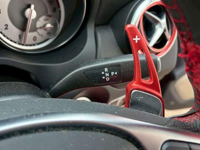 ベンツCLAクラス CLA250 4マチック 4WD　ナビ　バックカメラ　ETC　キーレスエントリー　シートヒーター　エアコン　クルーズコントロール　ABS　盗難防止装置　パワステ　パワーウィンドウ　横滑防止装置　パーキングアシスト　アイドリングストップ 正規輸入車 2000