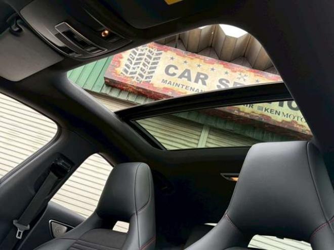 ベンツCLAクラス CLA250 4マチック 4WD　ナビ　バックカメラ　ETC　キーレスエントリー　シートヒーター　エアコン　クルーズコントロール　ABS　盗難防止装置　パワステ　パワーウィンドウ　横滑防止装置　パーキングアシスト　アイドリングストップ 正規輸入車 2000