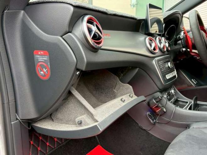 ベンツCLAクラス CLA250 4マチック 4WD　ナビ　バックカメラ　ETC　キーレスエントリー　シートヒーター　エアコン　クルーズコントロール　ABS　盗難防止装置　パワステ　パワーウィンドウ　横滑防止装置　パーキングアシスト　アイドリングストップ 正規輸入車 2000