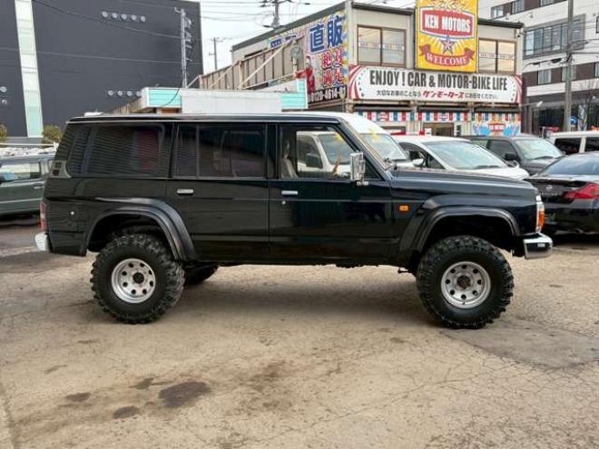 サファリ4.2 エクストラ標準ルーフグランロード ディーゼル 4WD　リフトアップ　パワステ　パワーウィンドウ　社外グリル　全塗装済　リアヒーター　デフロック　社外キーレス 4200