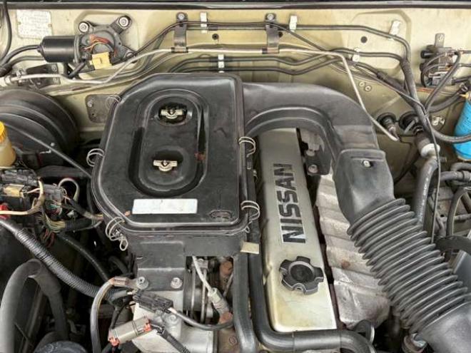 サファリ4.2 エクストラ標準ルーフグランロード ディーゼル 4WD　リフトアップ　パワステ　パワーウィンドウ　社外グリル　全塗装済　リアヒーター　デフロック　社外キーレス 4200