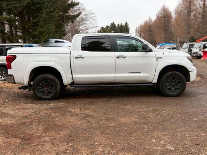 タンドラクルーマックス SR5 5.7 V8 4WD　 5700
