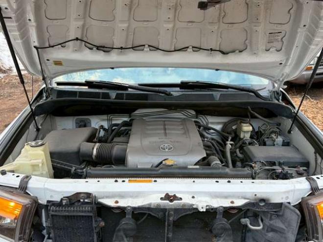 タンドラクルーマックス SR5 5.7 V8 4WD　 5700