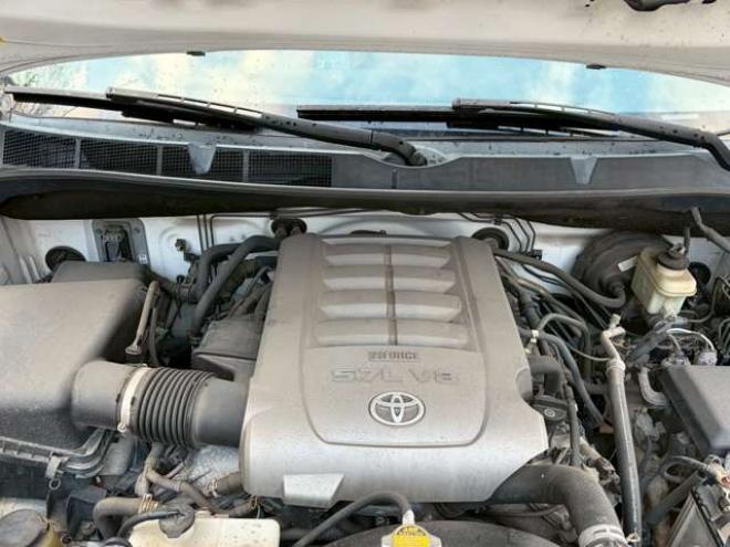 タンドラクルーマックス SR5 5.7 V8 4WD　 5700