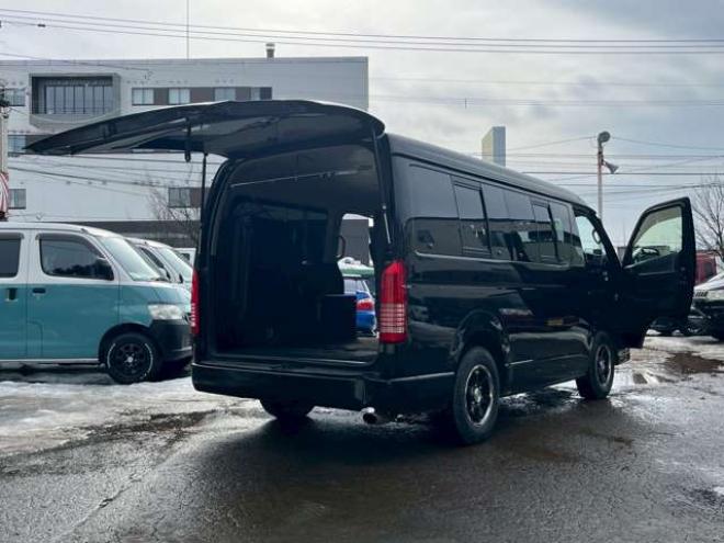 ハイエース2.7 GL ロング ミドルルーフ 4WD　10人乗り　パワステ　パワーウィンドウ　エアコン　社外ナビ　後席モニター　キーレスエントリー　片側スライドドア　盗難防止装置　フロントモデリスタ 2700