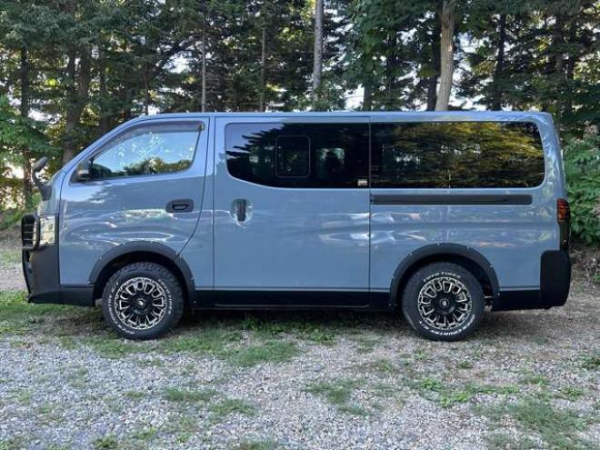 キャラバンNV350 2.5 プレミアムGX ロングボディ ディーゼルターボ 4WD　ABS　衝突軽減ブレーキ　横滑防止装置　盗難防止装置　エアコン　パワステ　パワーウィンドウ　キーレス　片側スライドドア　フォグランプ　ETC　エアバッグ　オリジナル全塗装アンビルグレー　フロントグリル 2500