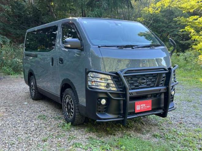 キャラバンNV350 2.5 プレミアムGX ロングボディ ディーゼルターボ 4WD　ABS　衝突軽減ブレーキ　横滑防止装置　盗難防止装置　エアコン　パワステ　パワーウィンドウ　キーレス　片側スライドドア　フォグランプ　ETC　エアバッグ　オリジナル全塗装アンビルグレー　フロントグリル 2500