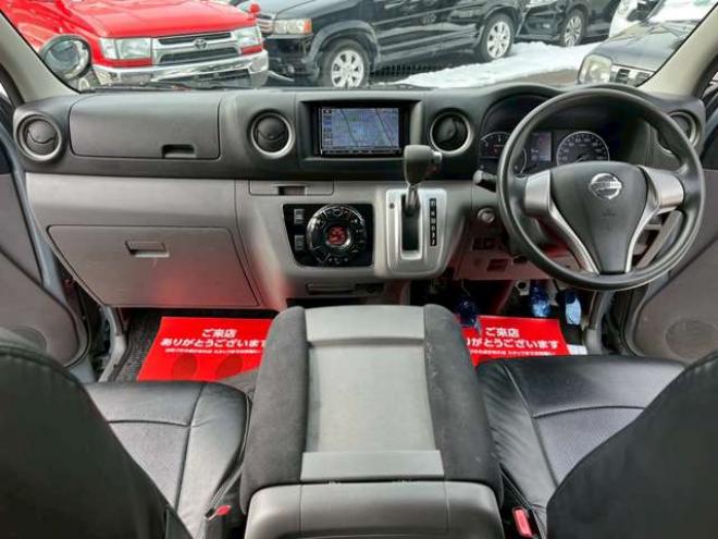 キャラバンNV350 2.5 プレミアムGX ロングボディ ディーゼルターボ 4WD　ABS　衝突軽減ブレーキ　横滑防止装置　盗難防止装置　エアコン　パワステ　パワーウィンドウ　キーレス　片側スライドドア　フォグランプ　ETC　エアバッグ　オリジナル全塗装アンビルグレー　フロントグリル 2500