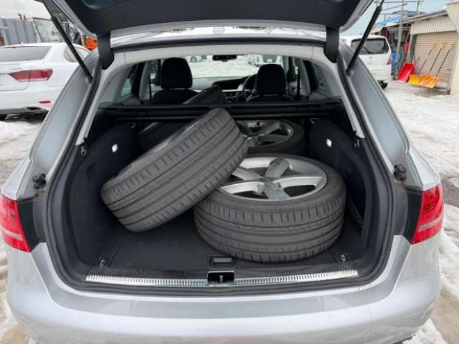 アウディA4アバント 2.0 TFSI クワトロ 4WD　純正ナビ・TV　バックカメラ　ETC　Dレコーダー　夏冬タイヤ付き 正規輸入車 2000