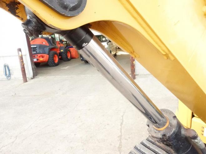 バックホーCAT　304E2CR　バケット容量0.18m3